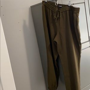 Army green mid rise ankle jogger dress pant NWT